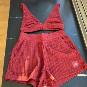 ALO YOGA ribbed knit stripe comfort bra and shorts bundle maroon size S Small